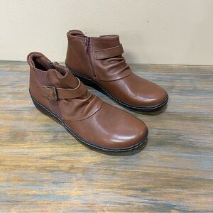 Clarks Collection Cora Ruched Ankle Bootie Brown Leather Comfort Womens 6.5